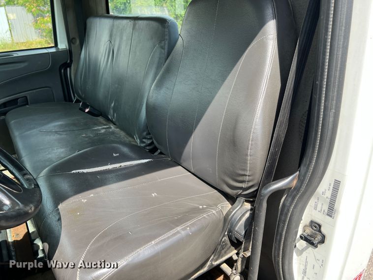 image for item JM9240 2013 International DuraStar 4300  truck cab and chassis