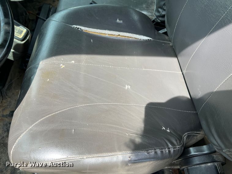 image for item JM9240 2013 International DuraStar 4300  truck cab and chassis