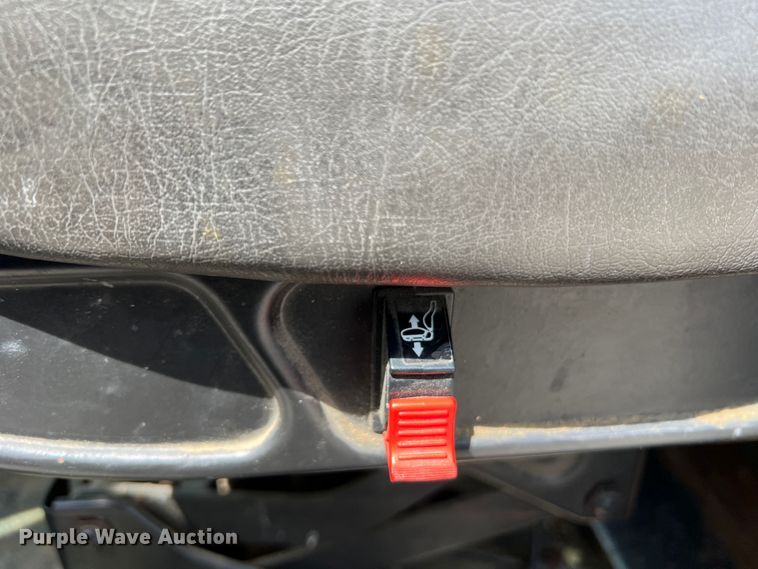 image for item JM9240 2013 International DuraStar 4300  truck cab and chassis