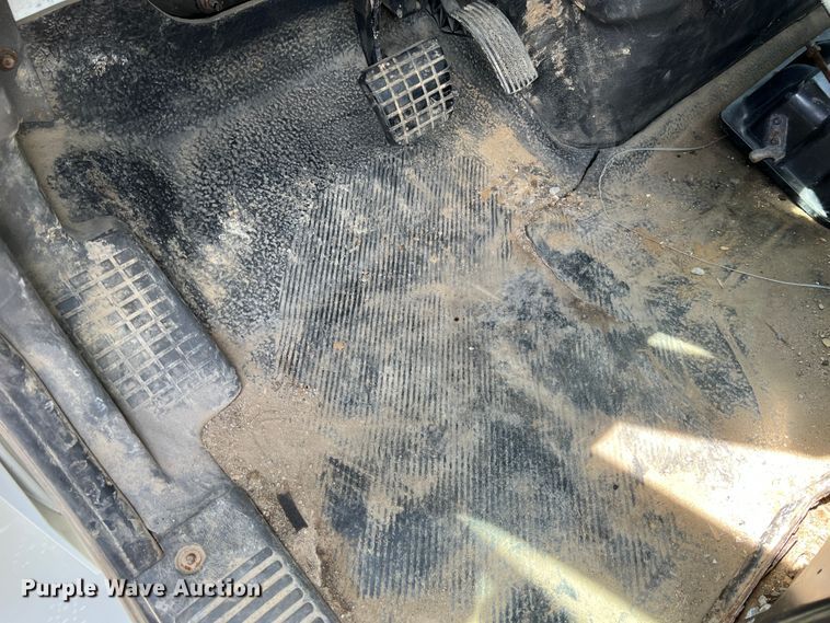 image for item JM9240 2013 International DuraStar 4300  truck cab and chassis