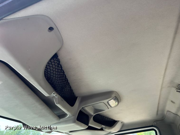 image for item JM9240 2013 International DuraStar 4300  truck cab and chassis