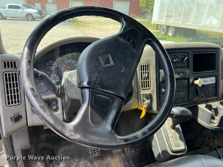 image for item JM9240 2013 International DuraStar 4300  truck cab and chassis