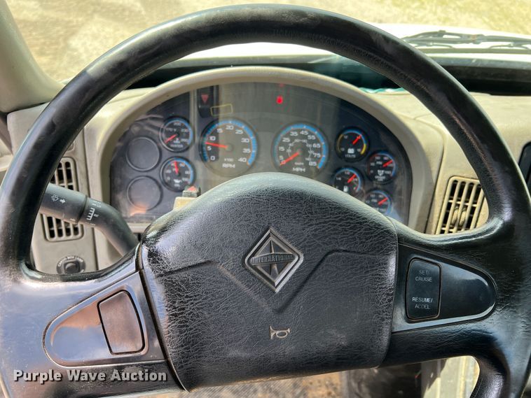 image for item JM9240 2013 International DuraStar 4300  truck cab and chassis