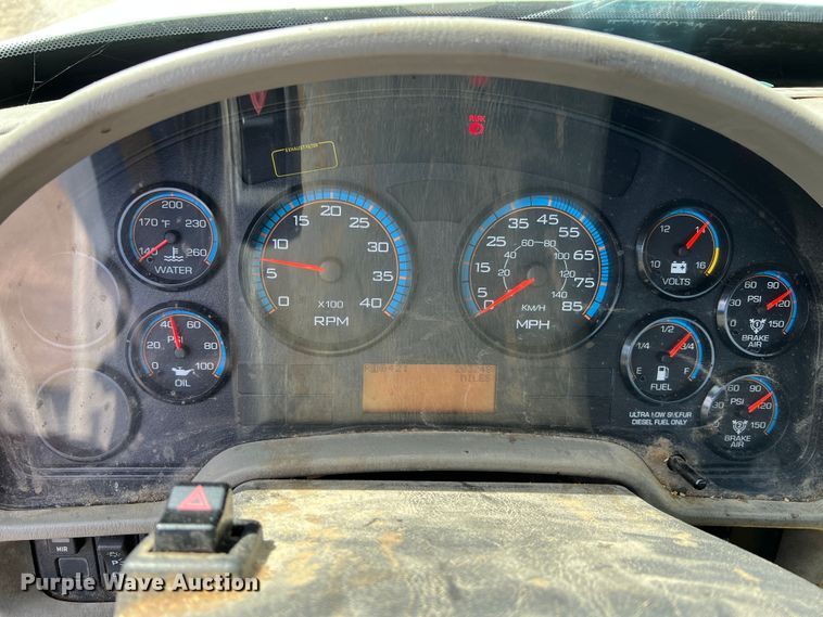 image for item JM9240 2013 International DuraStar 4300  truck cab and chassis