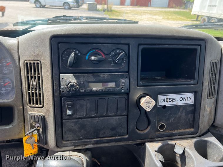 image for item JM9240 2013 International DuraStar 4300  truck cab and chassis