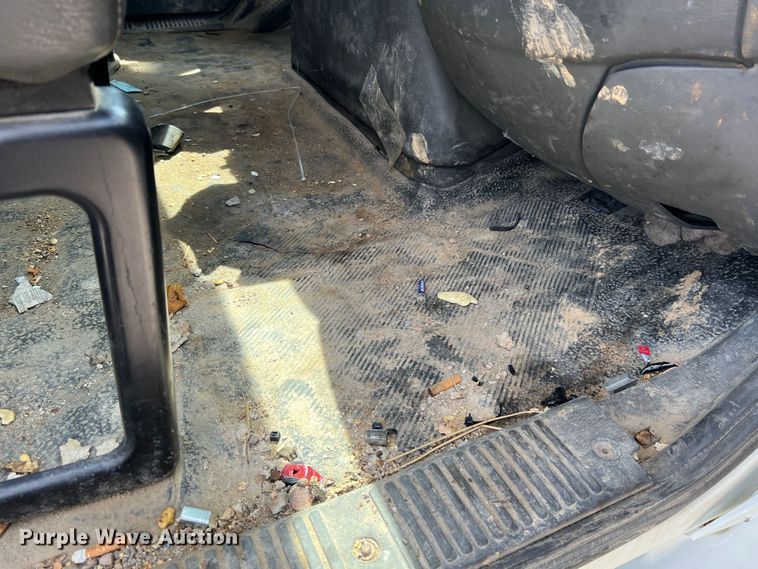 image for item JM9240 2013 International DuraStar 4300  truck cab and chassis