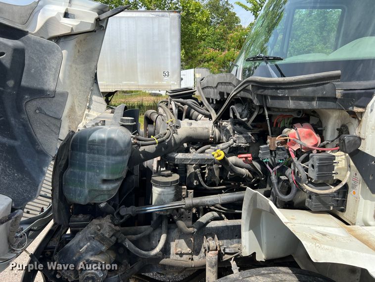 image for item JM9240 2013 International DuraStar 4300  truck cab and chassis