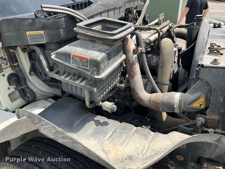 image for item JM9240 2013 International DuraStar 4300  truck cab and chassis