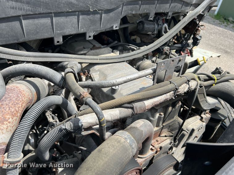 image for item JM9240 2013 International DuraStar 4300  truck cab and chassis