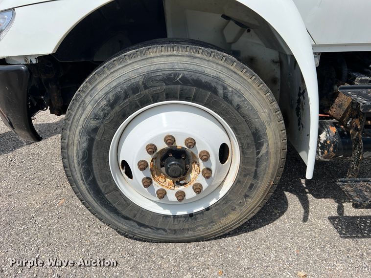 image for item JM9240 2013 International DuraStar 4300  truck cab and chassis