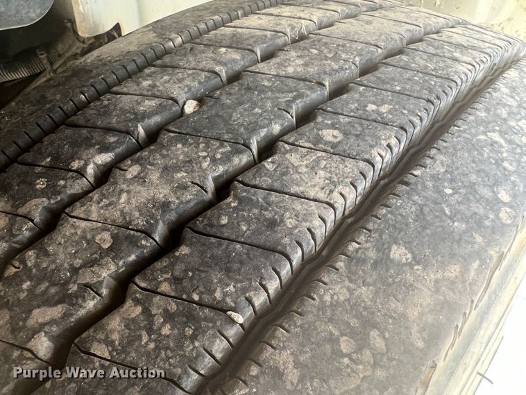 image for item JM9240 2013 International DuraStar 4300  truck cab and chassis