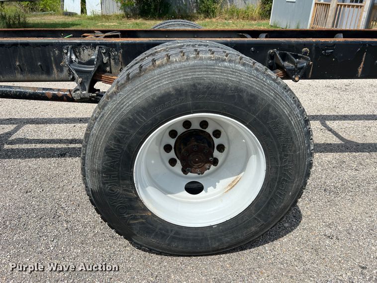 image for item JM9240 2013 International DuraStar 4300  truck cab and chassis