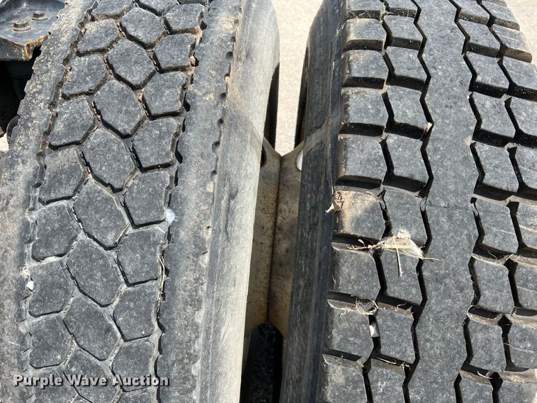 image for item JM9240 2013 International DuraStar 4300  truck cab and chassis