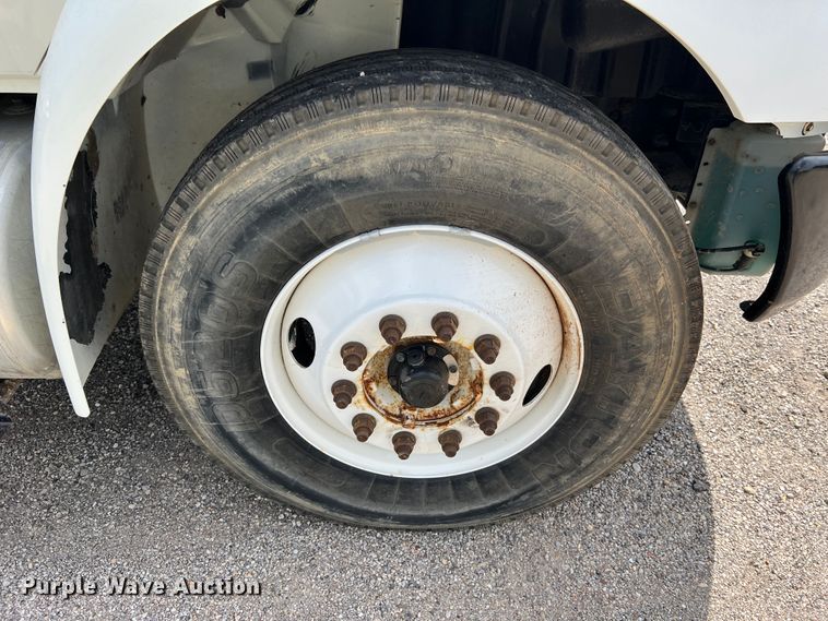 image for item JM9240 2013 International DuraStar 4300  truck cab and chassis