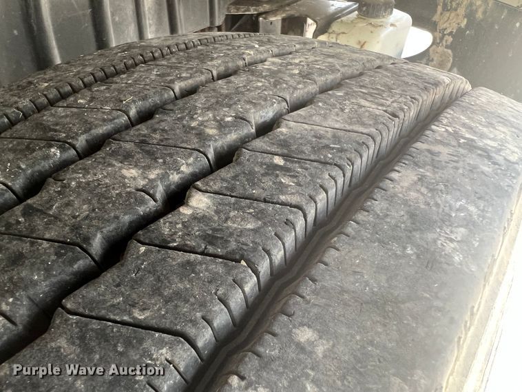 image for item JM9240 2013 International DuraStar 4300  truck cab and chassis