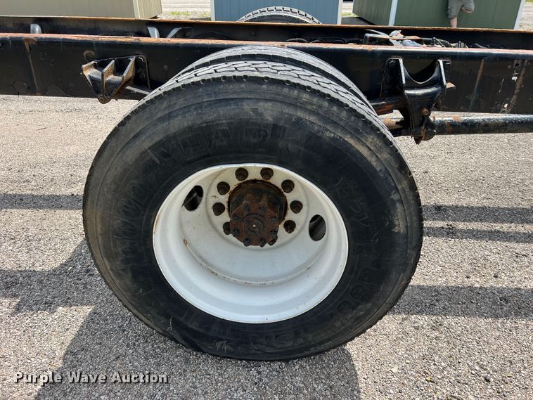 image for item JM9240 2013 International DuraStar 4300  truck cab and chassis