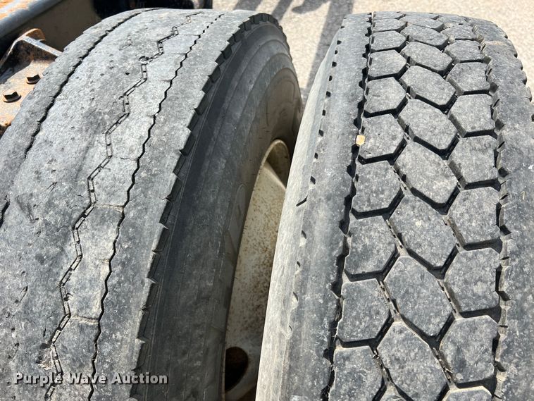 image for item JM9240 2013 International DuraStar 4300  truck cab and chassis