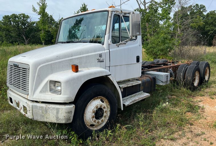 image for item JM9245 2000 Freightliner FL80  truck cab and chassis