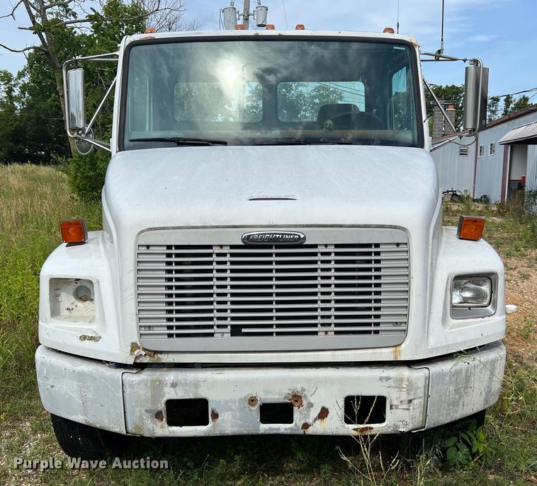 image for item JM9245 2000 Freightliner FL80  truck cab and chassis