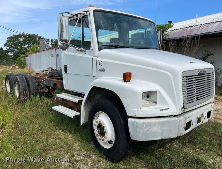 image for item JM9245 2000 Freightliner FL80  truck cab and chassis