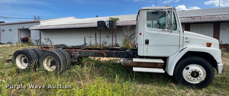 image for item JM9245 2000 Freightliner FL80  truck cab and chassis