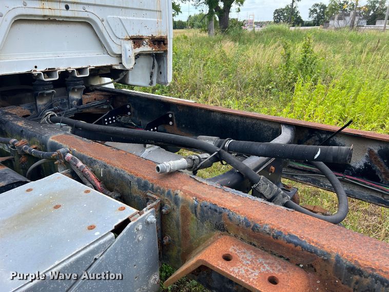 image for item JM9245 2000 Freightliner FL80  truck cab and chassis