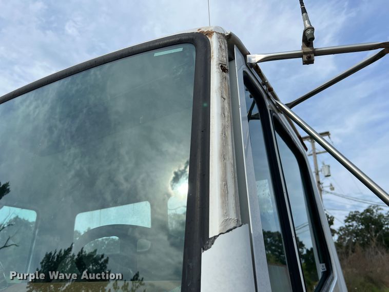 image for item JM9245 2000 Freightliner FL80  truck cab and chassis