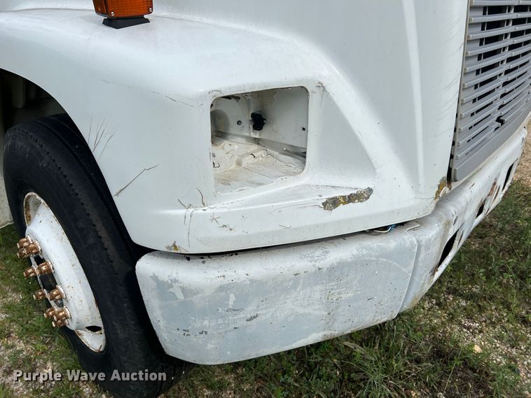 image for item JM9245 2000 Freightliner FL80  truck cab and chassis