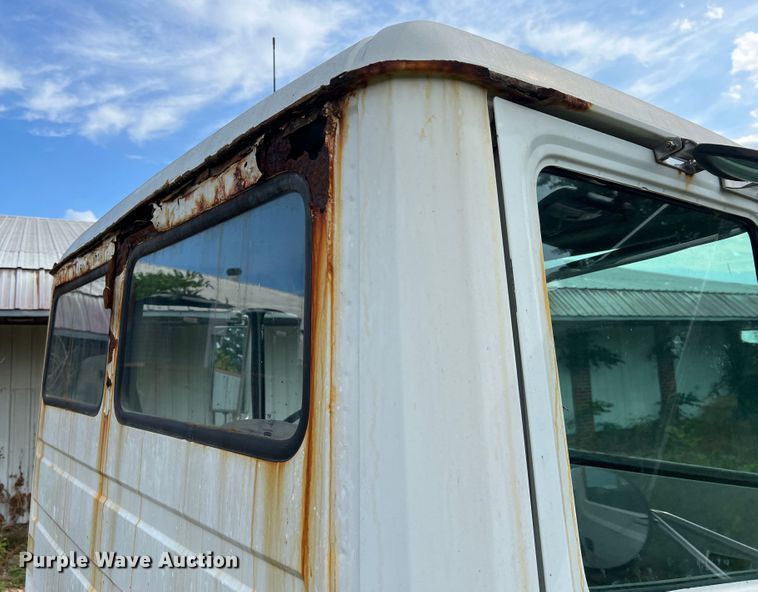 image for item JM9245 2000 Freightliner FL80  truck cab and chassis