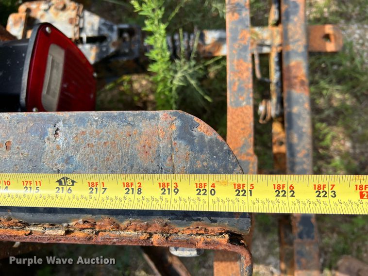 image for item JM9245 2000 Freightliner FL80  truck cab and chassis