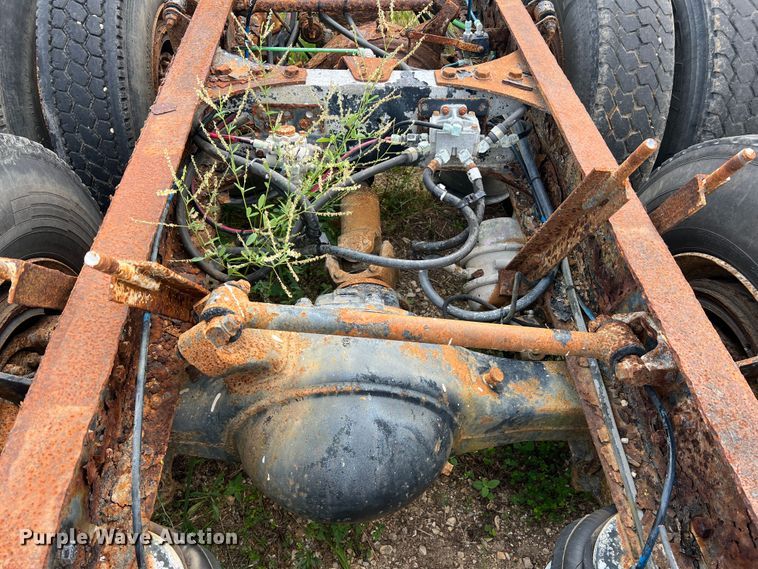 image for item JM9245 2000 Freightliner FL80  truck cab and chassis