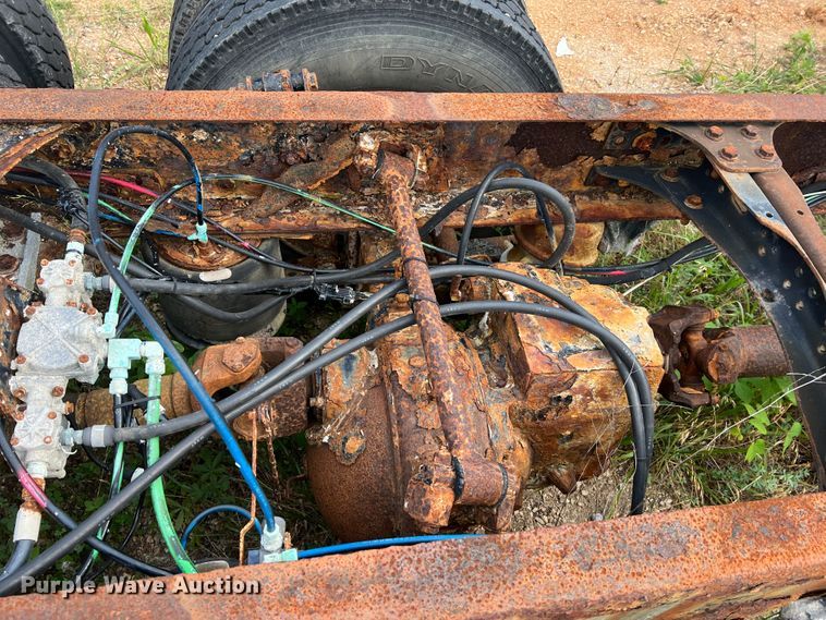 image for item JM9245 2000 Freightliner FL80  truck cab and chassis