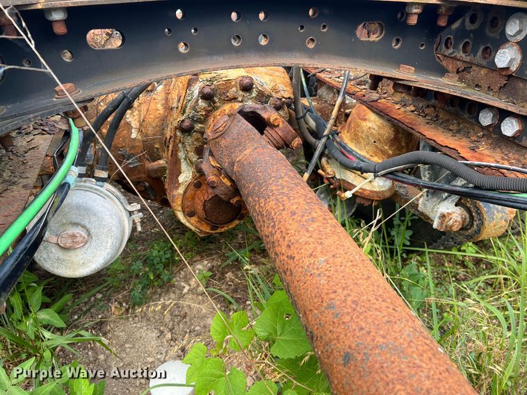 image for item JM9245 2000 Freightliner FL80  truck cab and chassis