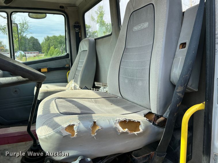 image for item JM9245 2000 Freightliner FL80  truck cab and chassis