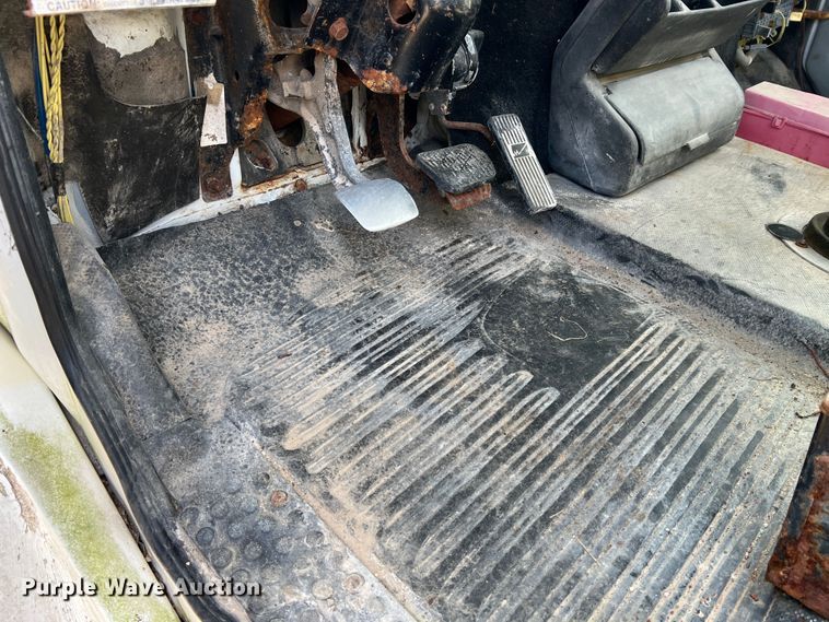 image for item JM9245 2000 Freightliner FL80  truck cab and chassis