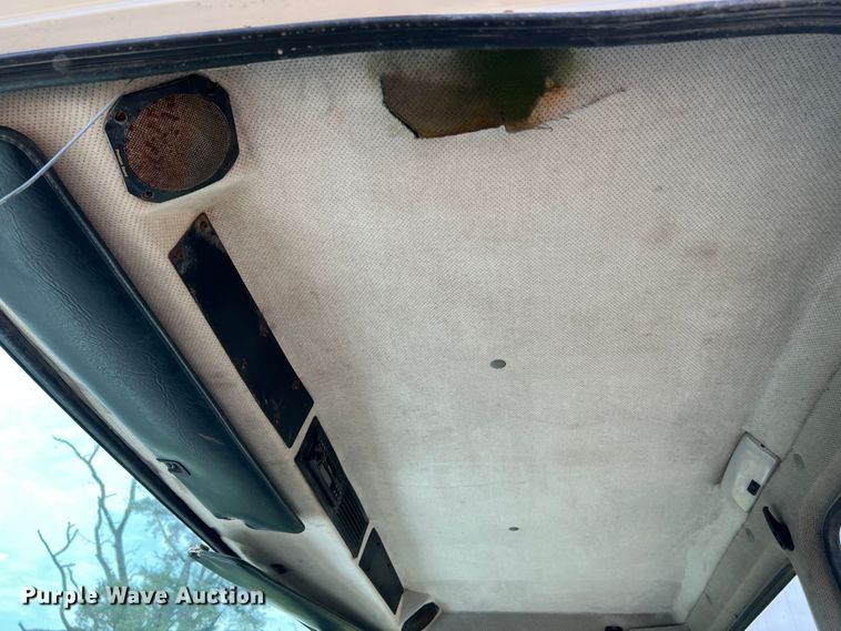 image for item JM9245 2000 Freightliner FL80  truck cab and chassis