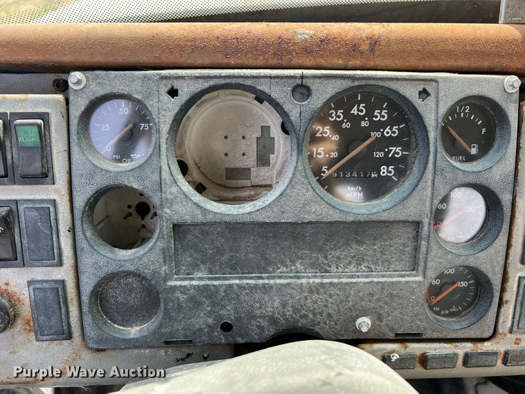 image for item JM9245 2000 Freightliner FL80  truck cab and chassis