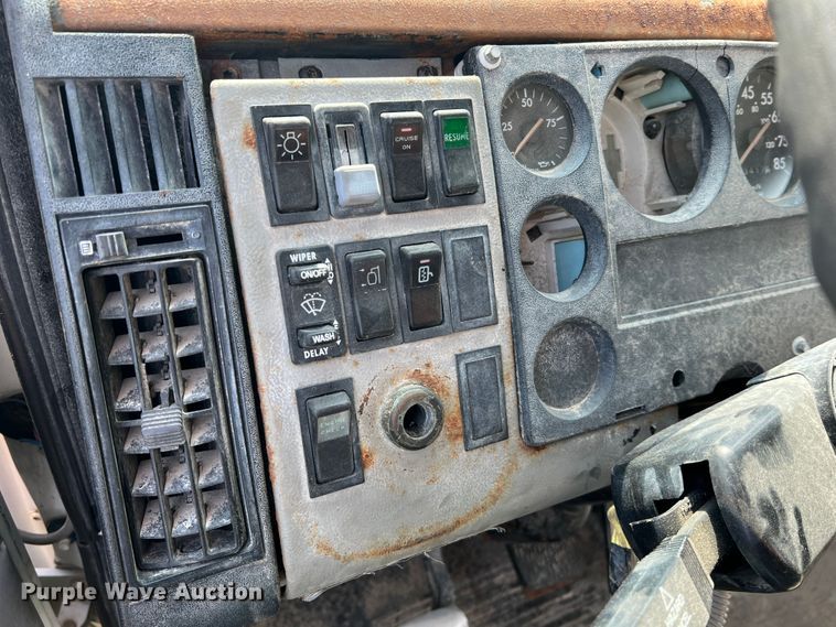 image for item JM9245 2000 Freightliner FL80  truck cab and chassis