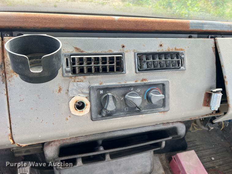 image for item JM9245 2000 Freightliner FL80  truck cab and chassis