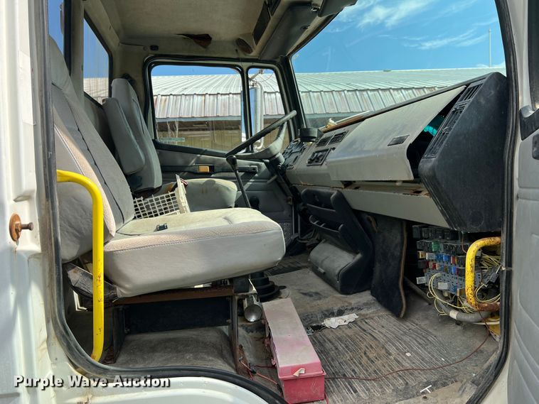 image for item JM9245 2000 Freightliner FL80  truck cab and chassis