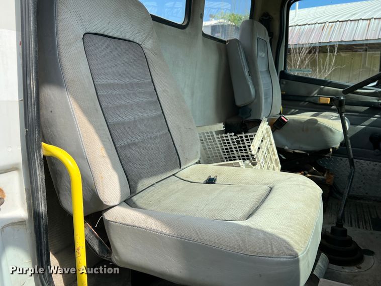 image for item JM9245 2000 Freightliner FL80  truck cab and chassis