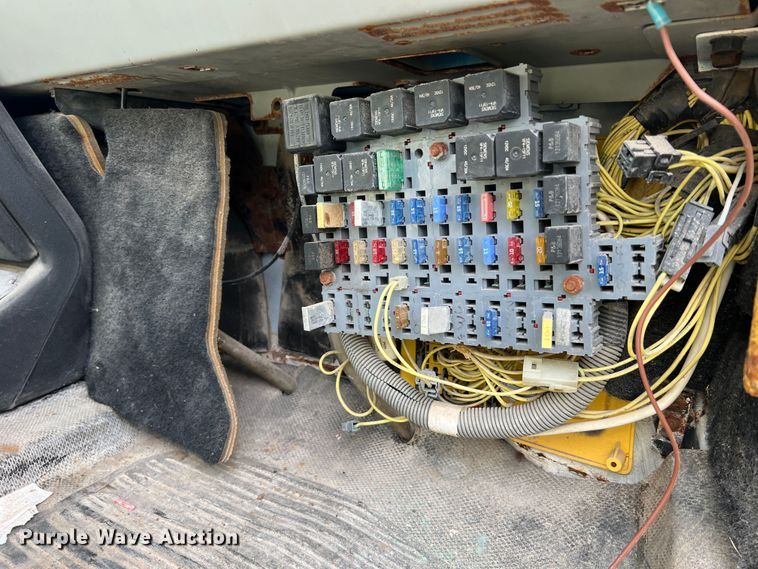 image for item JM9245 2000 Freightliner FL80  truck cab and chassis