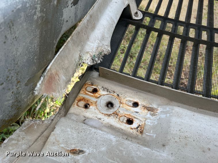 image for item JM9245 2000 Freightliner FL80  truck cab and chassis