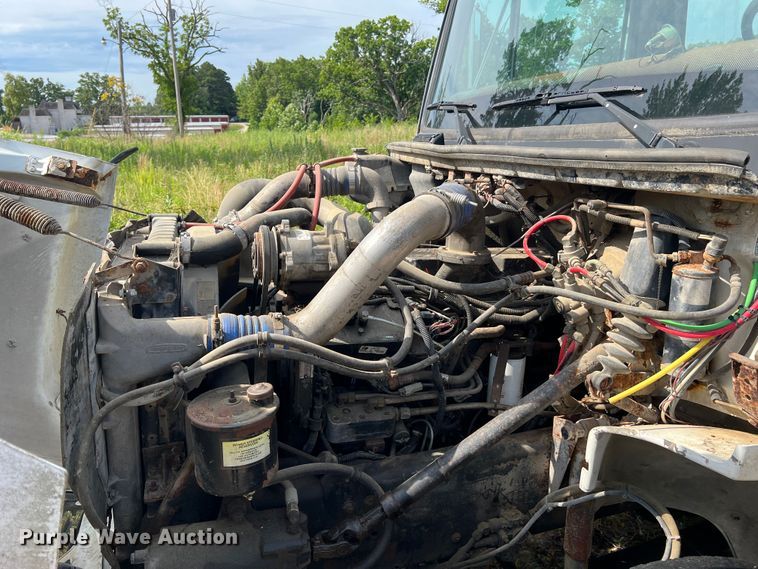 image for item JM9245 2000 Freightliner FL80  truck cab and chassis