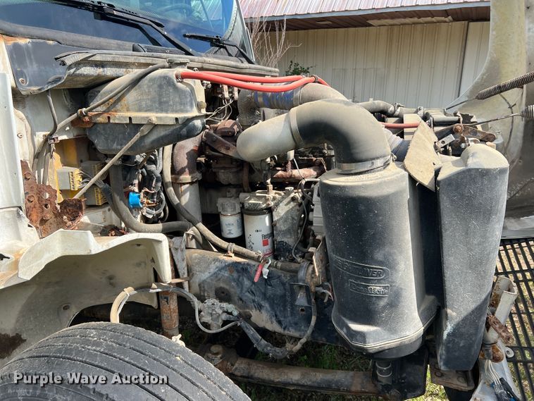 image for item JM9245 2000 Freightliner FL80  truck cab and chassis