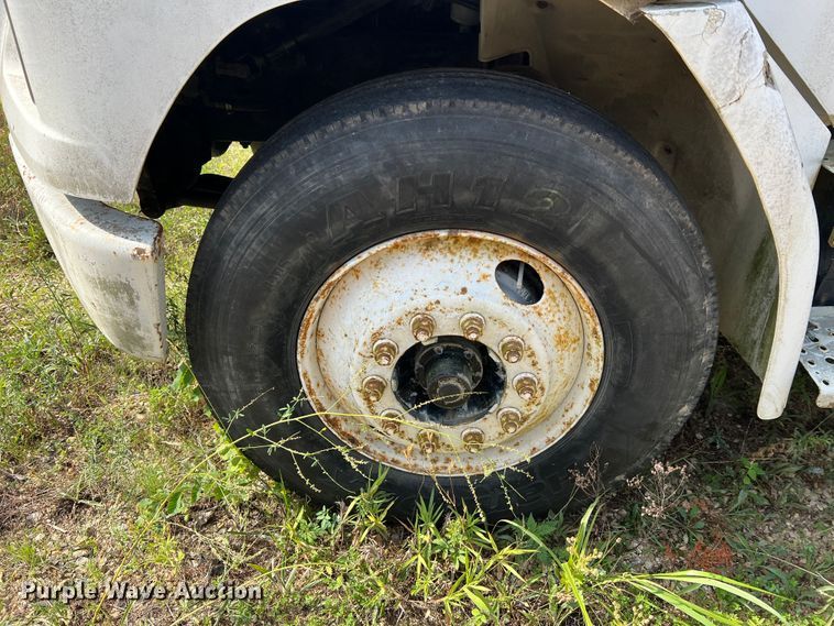 image for item JM9245 2000 Freightliner FL80  truck cab and chassis