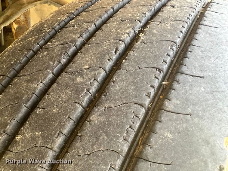 image for item JM9245 2000 Freightliner FL80  truck cab and chassis