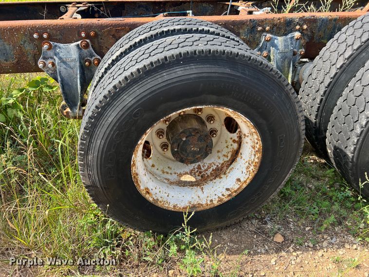 image for item JM9245 2000 Freightliner FL80  truck cab and chassis