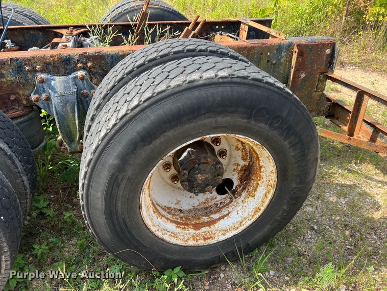 image for item JM9245 2000 Freightliner FL80  truck cab and chassis