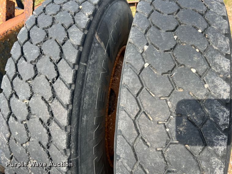 image for item JM9245 2000 Freightliner FL80  truck cab and chassis